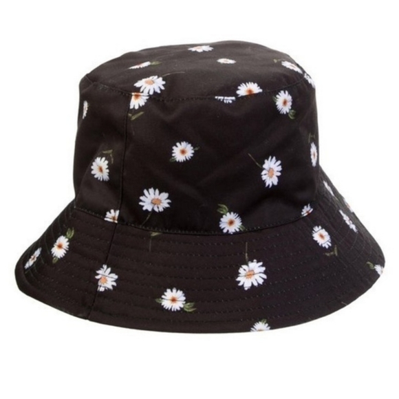ALICE + OLIVIA bucket hat reversible daisy/white - Picture 2 of 5